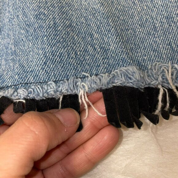 VTG Lee Big Girls 10 1990s Mid-Rise Fringe Patch Denim Jean 4" Shorts - Picture 3 of 10